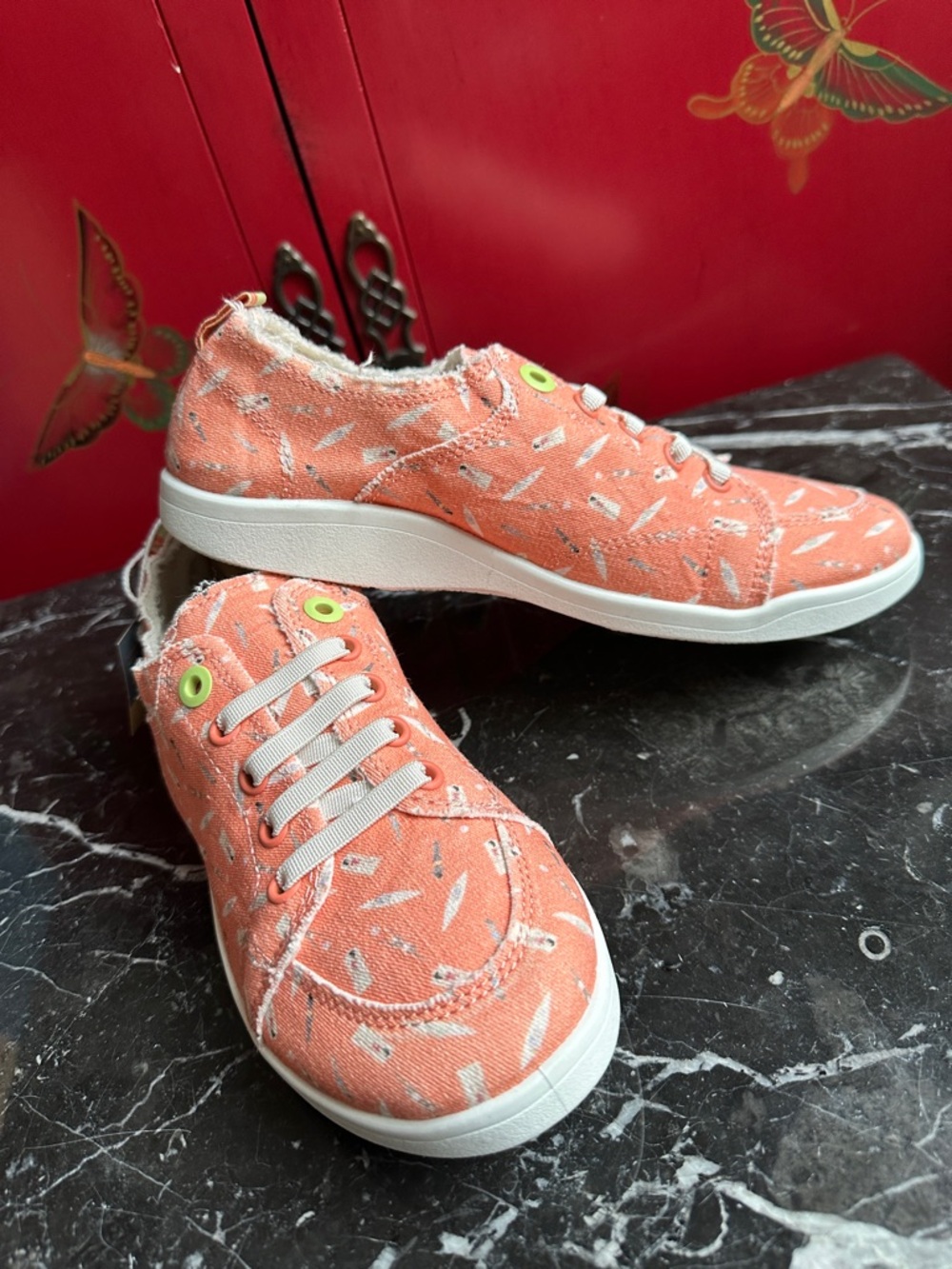 Vionic Beach Pismo PPYA FUN SUN Coral Print Canvas Sneakers pull on